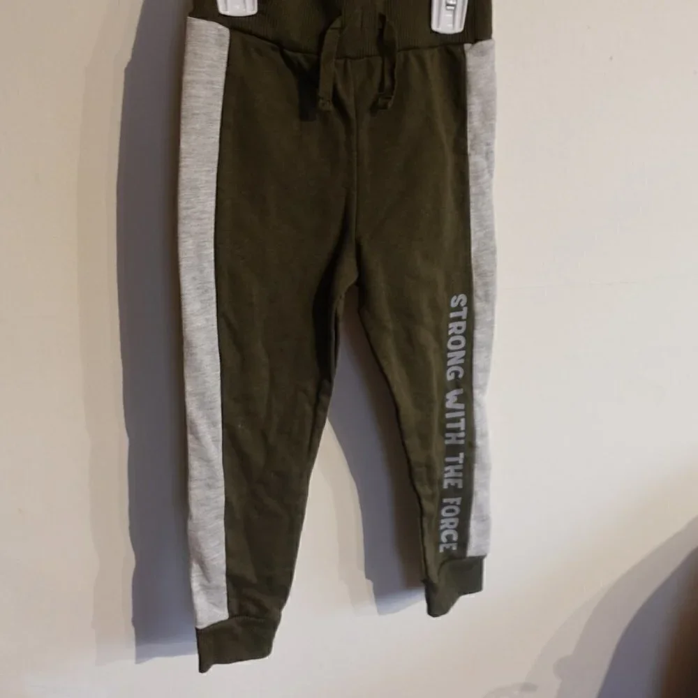NWOT Star Wars Yoda 2 Piece Sweat Suit Gray Green Hoodie Pants 2T Toddler